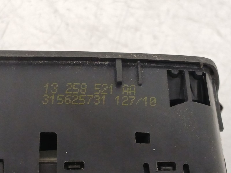 Recambio de mando elevalunas delantero izquierdo para opel corsa d (s07) 1.3 cdti (l08, l68) referencia OEM IAM 13258521AA  