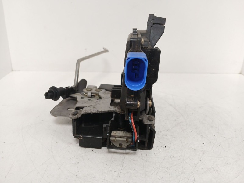 Recambio de cerradura puerta delantera derecha para audi a3 (8p1) 2.0 tdi 16v referencia OEM IAM 4E1837016  