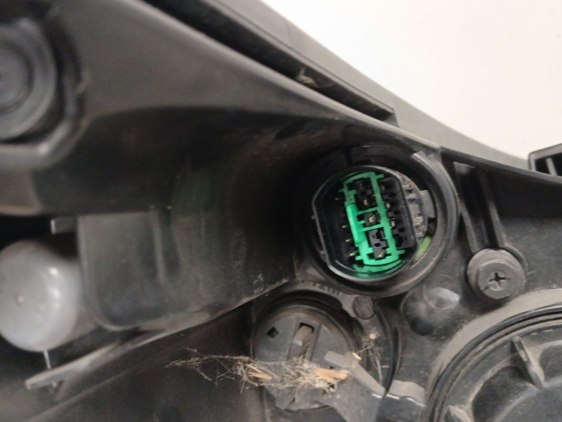 Recambio de faro izquierdo para kia cee´d (jd) 1.6 crdi 110 referencia OEM IAM L009A011L3J  