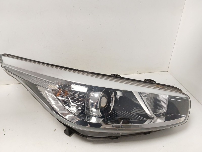 Recambio de faro derecho para kia cee´d (jd) 1.6 crdi 110 referencia OEM IAM R009B011L57  