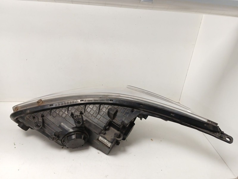 Recambio de faro derecho para kia cee´d (jd) 1.6 crdi 110 referencia OEM IAM R009B011L57  