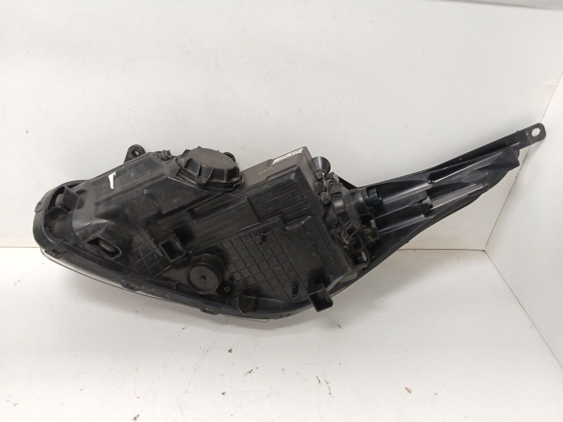 Recambio de faro derecho para kia cee´d (jd) 1.6 crdi 110 referencia OEM IAM R009B011L57  