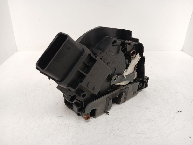 Recambio de cerradura puerta delantera derecha para ford focus ii (da_, hcp, dp) 1.6 referencia OEM IAM 3M5AR21813ET  