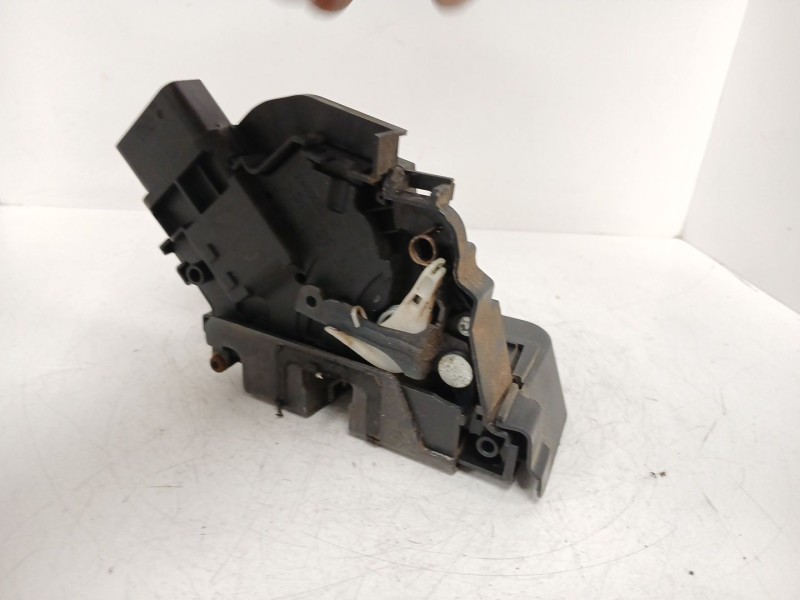 Recambio de cerradura puerta delantera derecha para ford focus ii (da_, hcp, dp) 1.6 referencia OEM IAM 3M5AR21813ET  