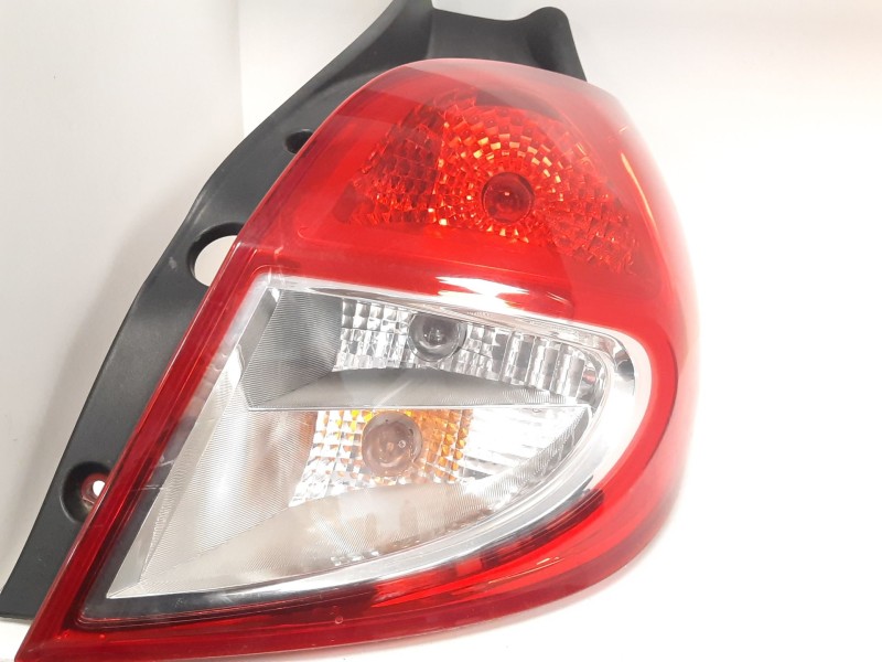 Recambio de piloto trasero derecho para renault clio iii authentique referencia OEM IAM 8200776050  