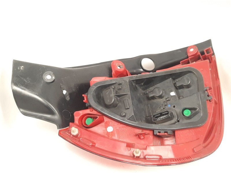 Recambio de piloto trasero derecho para renault clio iii authentique referencia OEM IAM 8200776050  