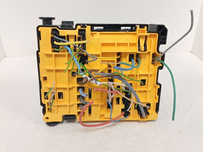 Recambio de caja reles / fusibles para peugeot 208 i (ca_, cc_) 1.2 vti 82 referencia OEM IAM 9804848480  