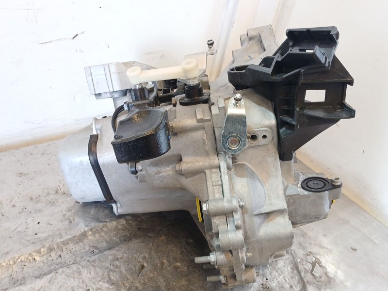 Recambio de caja cambios para peugeot 208 i (ca_, cc_) 1.2 vti 82 referencia OEM IAM 20A704  