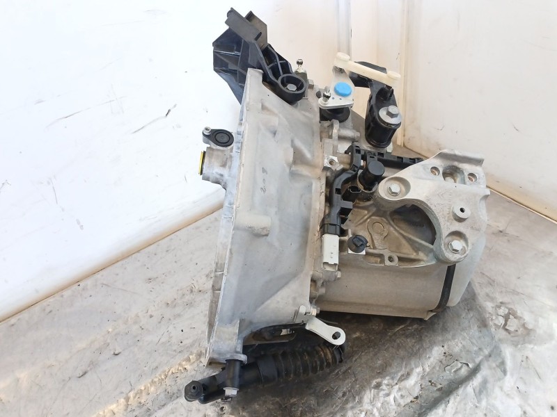 Recambio de caja cambios para peugeot 208 i (ca_, cc_) 1.2 vti 82 referencia OEM IAM 20A704  
