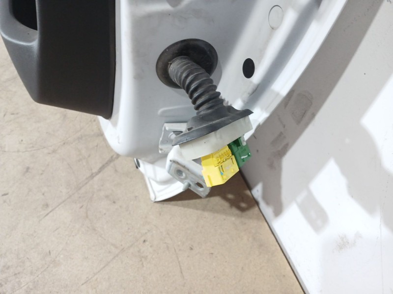 Recambio de puerta delantera izquierda para peugeot 208 i (ca_, cc_) 1.2 vti 82 referencia OEM IAM   