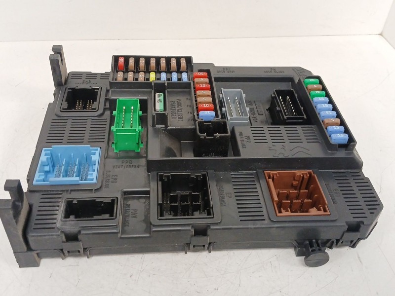 Recambio de caja reles / fusibles para peugeot 308 ii (lb_, lp_, lw_, lh_, l3_) 1.6 hdi / bluehdi 115 referencia OEM IAM 9807054