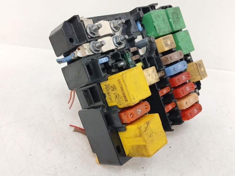 Recambio de caja reles / fusibles para peugeot 308 ii (lb_, lp_, lw_, lh_, l3_) 1.6 hdi / bluehdi 115 referencia OEM IAM 9804848