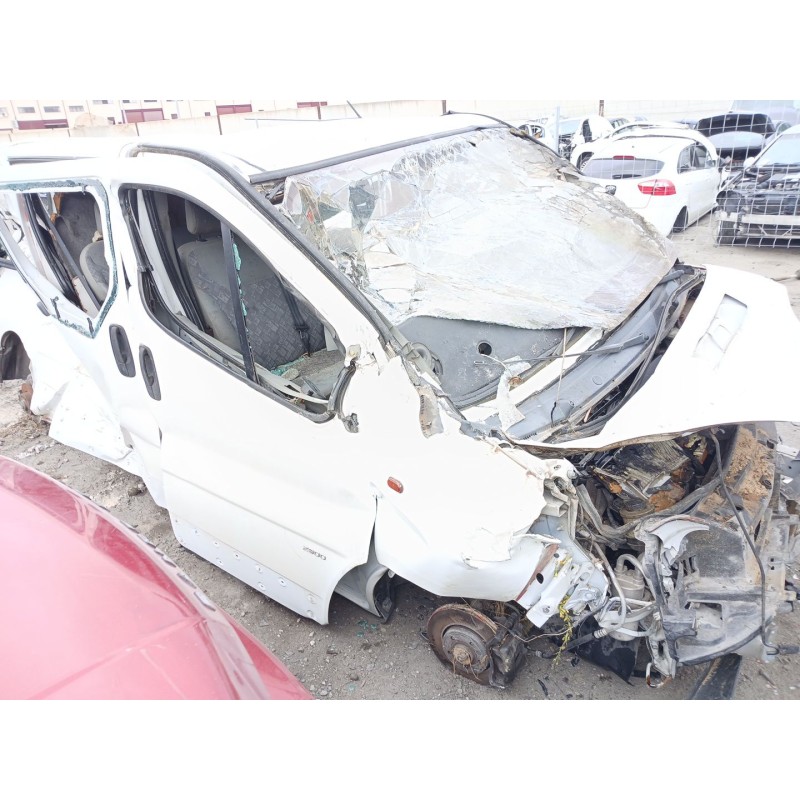 opel vivaro a autobús (x83) del año 2004 opel vivaro a autobús (x83) del año 2004