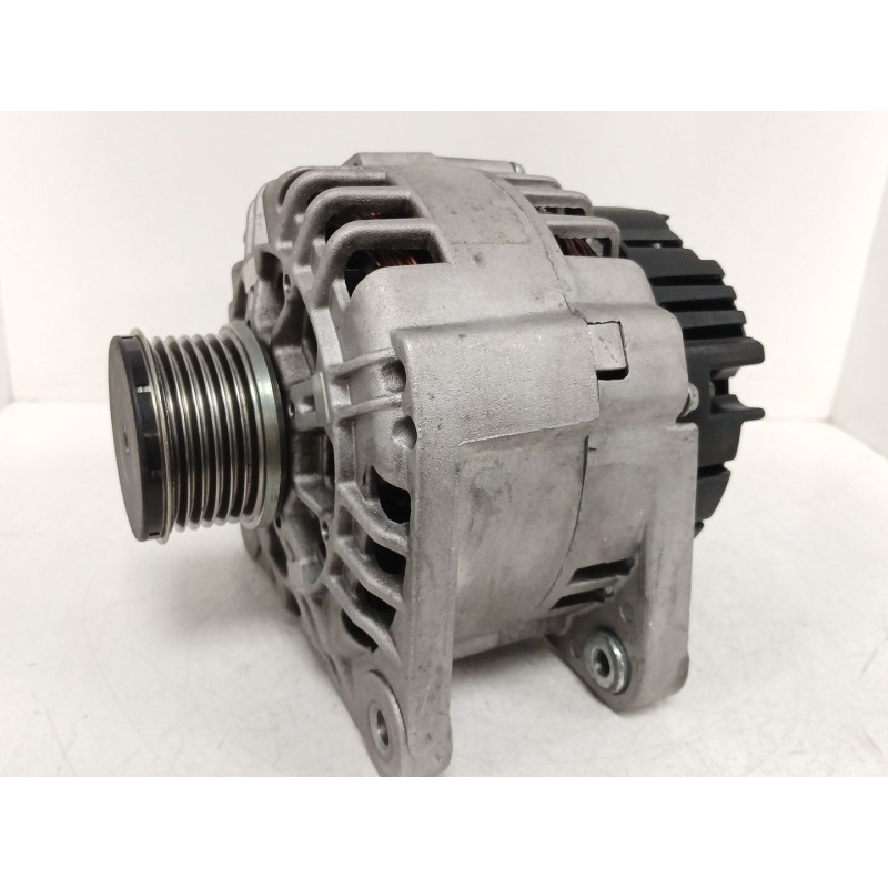Recambio de alternador para opel vivaro a autobús (x83) 2.5 dti (f7, j7, a07) referencia OEM IAM   