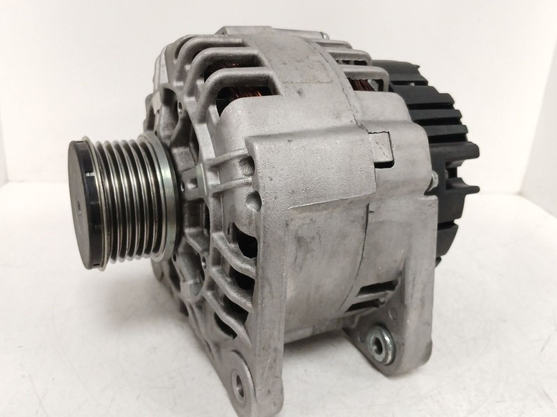 Recambio de alternador para opel vivaro a autobús (x83) 2.5 dti (f7, j7, a07) referencia OEM IAM   