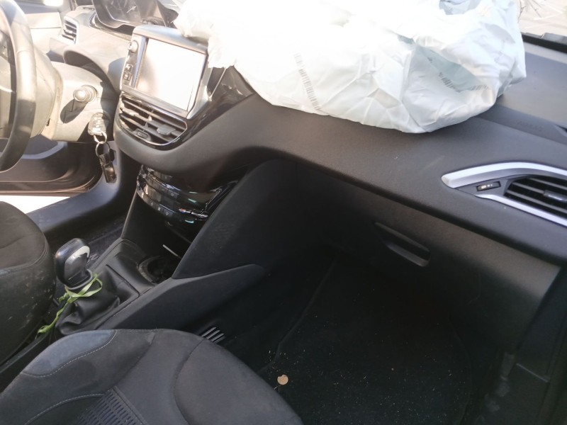 peugeot 208 i (ca_, cc_) del año 2012