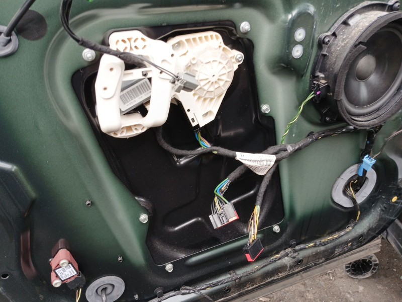 Recambio de elevalunas delantero izquierdo para land rover discovery iv (l319) 3.0 td 4x4 referencia OEM IAM   