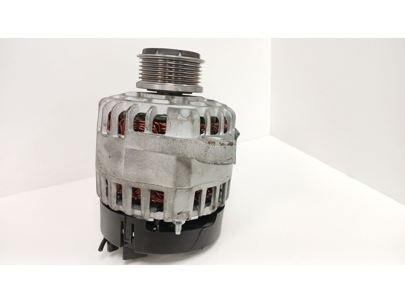 Recambio de alternador para opel zafira / zafira family b (a05) 1.9 cdti (m75) referencia OEM IAM   