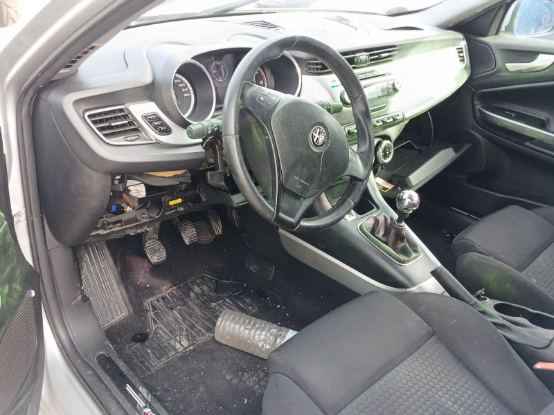 alfa romeo giulietta (940_) del año 2011