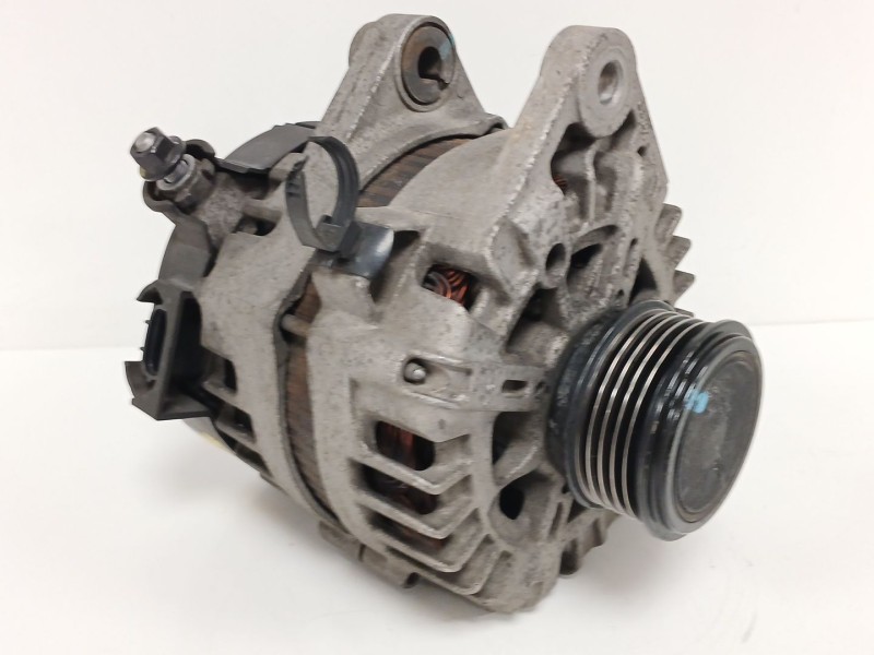Recambio de alternador para kia sportage iii (sl) 1.7 crdi referencia OEM IAM 373002A850 2611067 