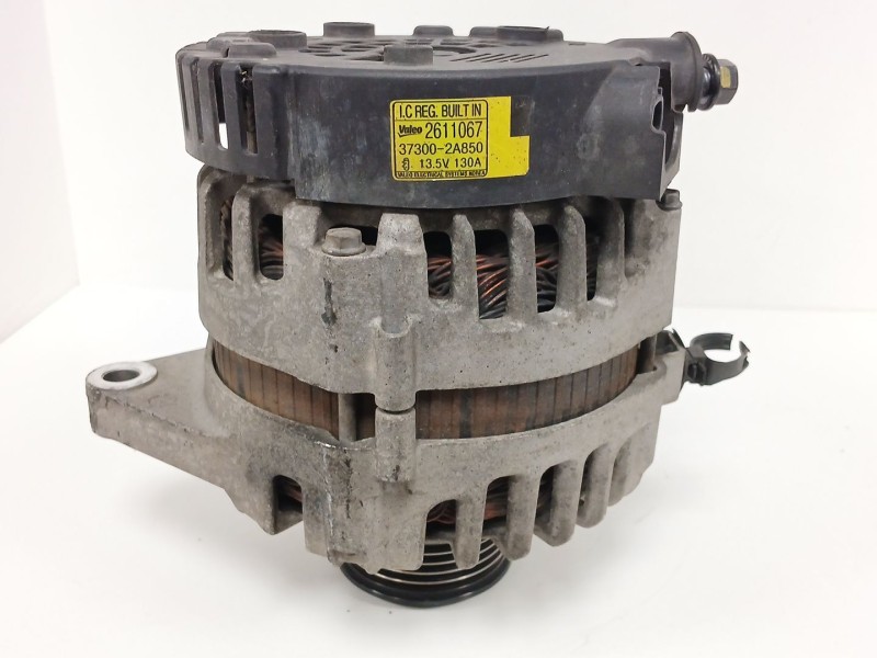 Recambio de alternador para kia sportage iii (sl) 1.7 crdi referencia OEM IAM 373002A850 2611067 