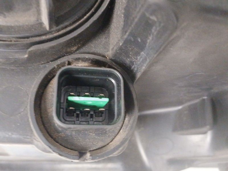 Recambio de faro derecho para kia sorento i (jc) 2.5 crdi referencia OEM IAM   