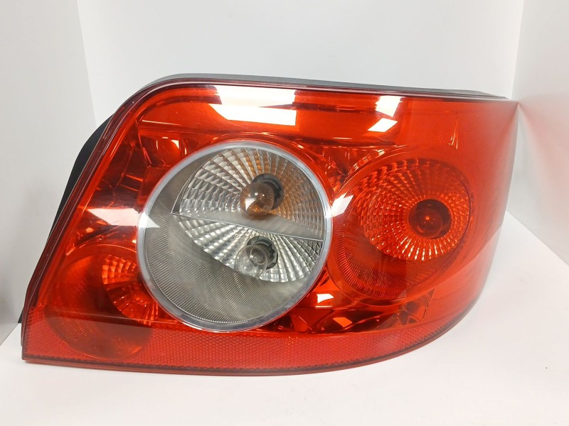 Recambio de piloto trasero derecho para renault megane ii coupé-cabriolet (em0/1_) 1.9 dci referencia OEM IAM 8200142687  