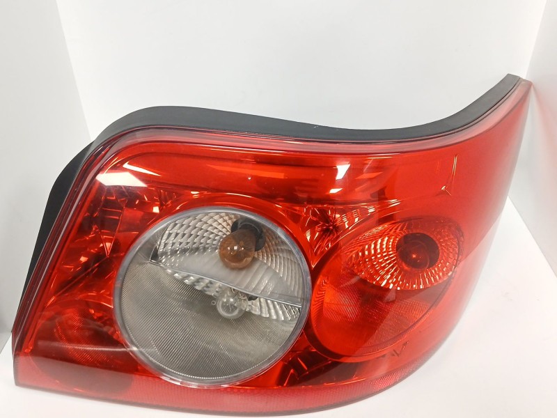 Recambio de piloto trasero derecho para renault megane ii coupé-cabriolet (em0/1_) 1.9 dci referencia OEM IAM 8200142687  