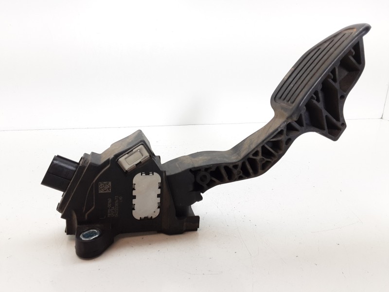 Recambio de pedal acelerador para toyota yaris active hybrid referencia OEM IAM 781100D160  