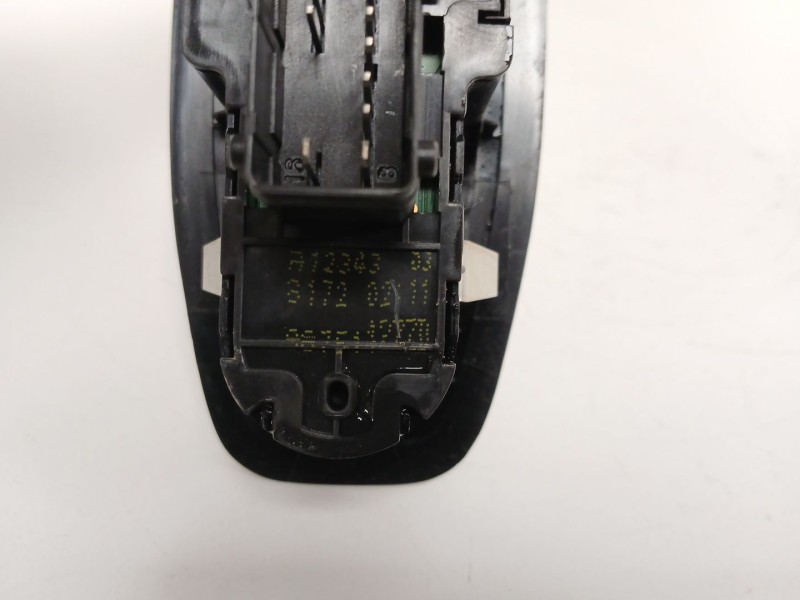 Recambio de mando elevalunas delantero izquierdo para peugeot 208 i (ca_, cc_) 1.5 bluehdi 100 referencia OEM IAM 9675112770  