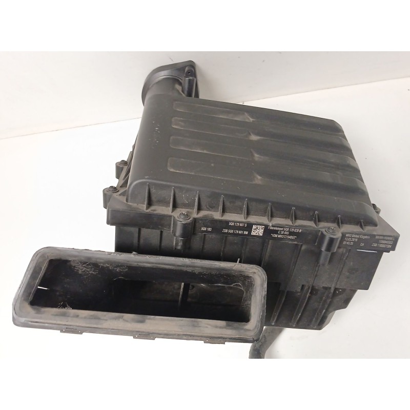 Recambio de filtro aire para volkswagen t-roc (a11, d11) 1.6 tdi referencia OEM IAM 5Q0129607S 5Q0129601BM 5Q0129618N