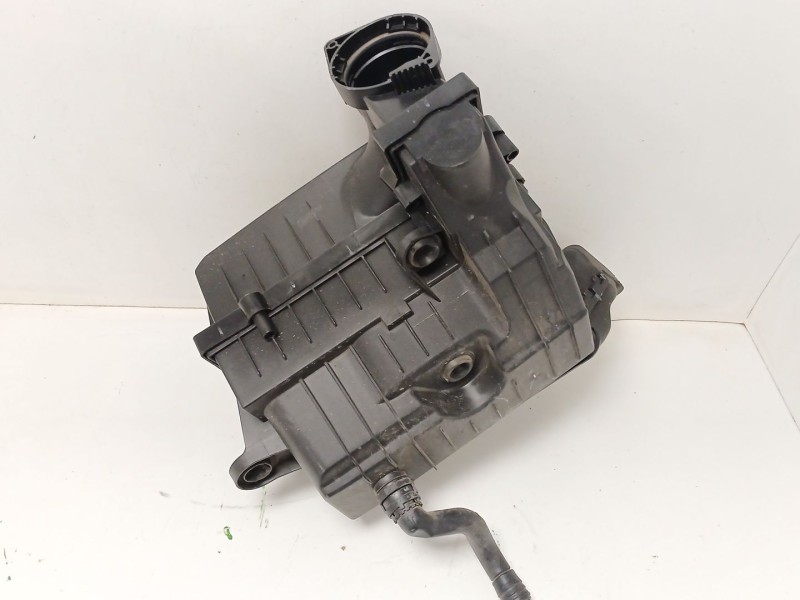 Recambio de filtro aire para volkswagen t-roc (a11, d11) 1.6 tdi referencia OEM IAM 5Q0129607S 5Q0129601BM 5Q0129618N