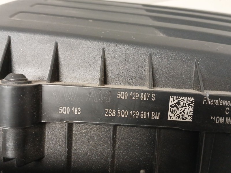 Recambio de filtro aire para volkswagen t-roc (a11, d11) 1.6 tdi referencia OEM IAM 5Q0129607S 5Q0129601BM 5Q0129618N