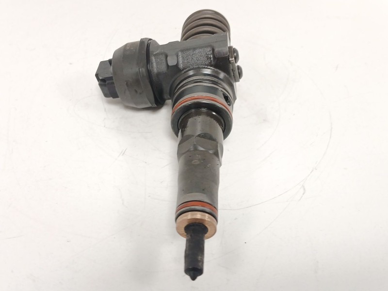 Recambio de inyector para volkswagen golf iv (1j1) 1.9 tdi referencia OEM IAM 038130073AJ  