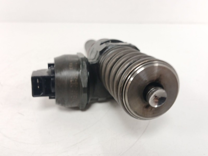 Recambio de inyector para volkswagen golf iv (1j1) 1.9 tdi referencia OEM IAM 038130073AJ  
