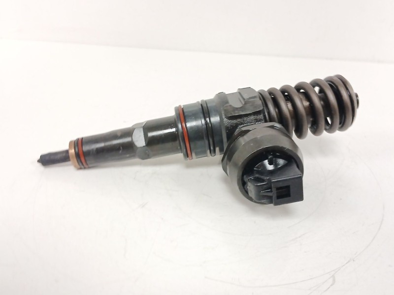 Recambio de inyector para volkswagen golf iv (1j1) 1.9 tdi referencia OEM IAM 038130073AJ  