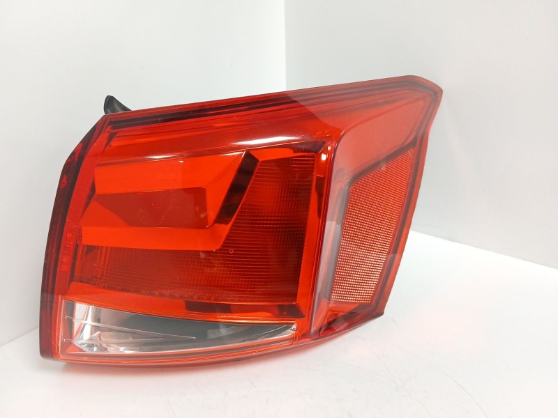 Recambio de piloto trasero derecho para seat arona (kj7, kjp) 1.0 tsi referencia OEM IAM 6F9945096B RE28960001 