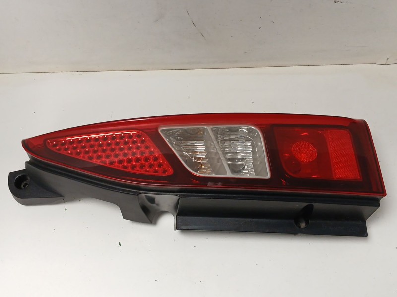 Recambio de piloto trasero derecho para peugeot partner tepee 1.6 hdi / bluehdi 75 referencia OEM IAM 0283632172  