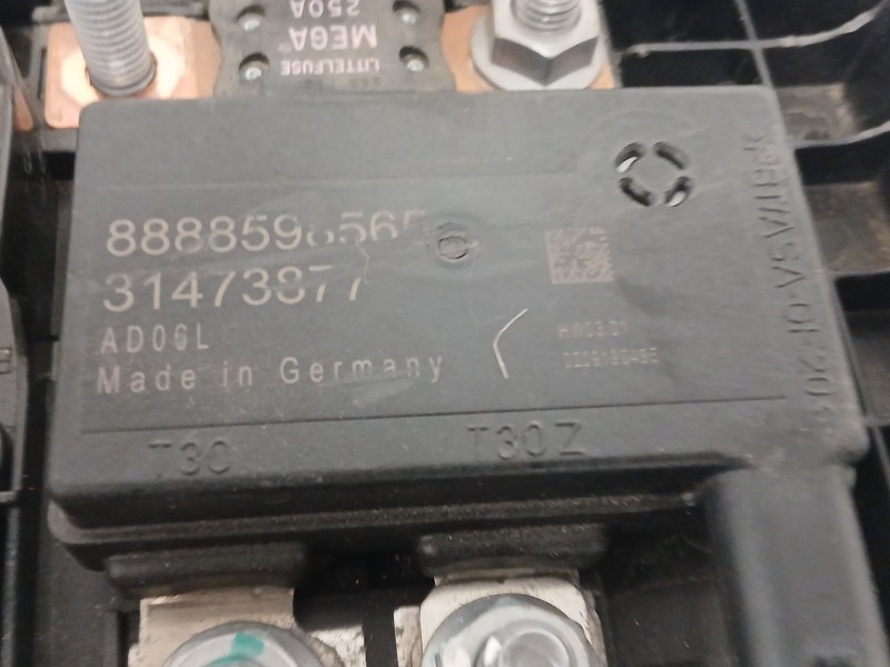 Recambio de caja reles / fusibles para volvo xc40 (536) d4 awd referencia OEM IAM 32200334  