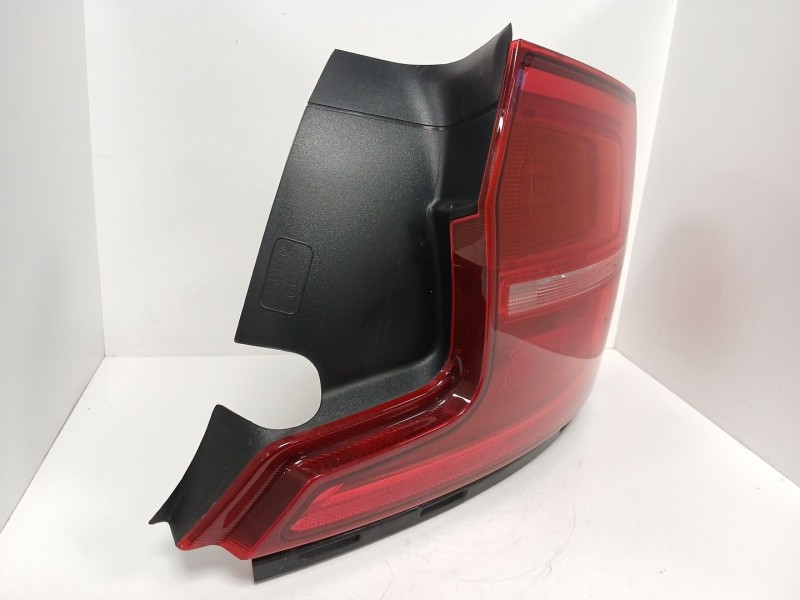 Recambio de piloto trasero derecho para volvo s90 ii (234) d4 referencia OEM IAM 31698713  