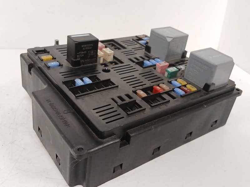 Recambio de caja reles / fusibles para volvo s90 ii (234) d4 referencia OEM IAM 31473772  