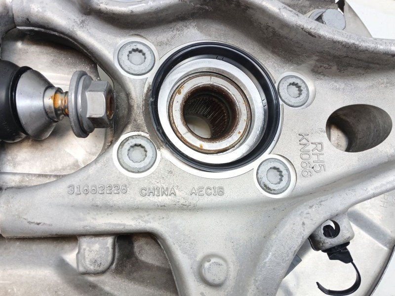 Recambio de mangueta delantera derecha para volvo s90 ii (234) d4 referencia OEM IAM 31682226  