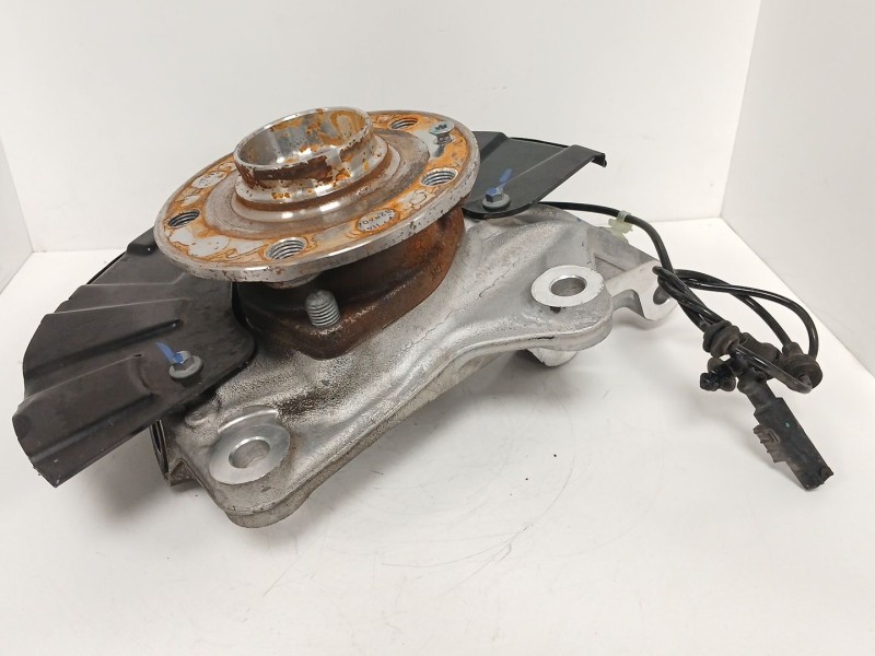 Recambio de mangueta delantera derecha para mg mg3 hybrid+ 1.5 referencia OEM IAM 10147653  