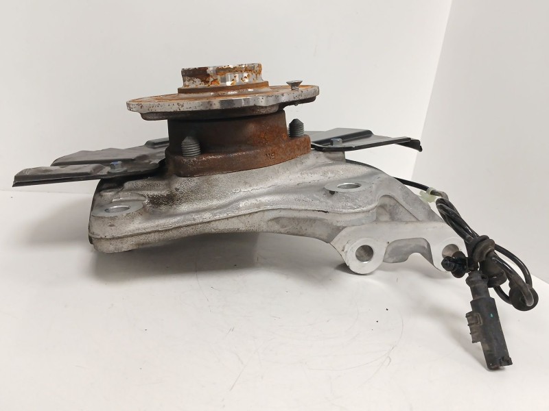 Recambio de mangueta delantera derecha para mg mg3 hybrid+ 1.5 referencia OEM IAM 10147653  