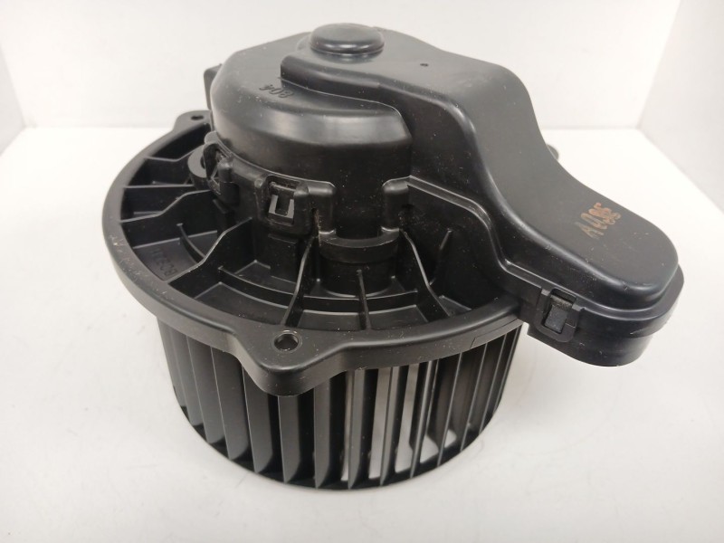 Recambio de motor calefaccion para kia stonic (yb) 1.2 cvvt referencia OEM IAM 97113H8000  