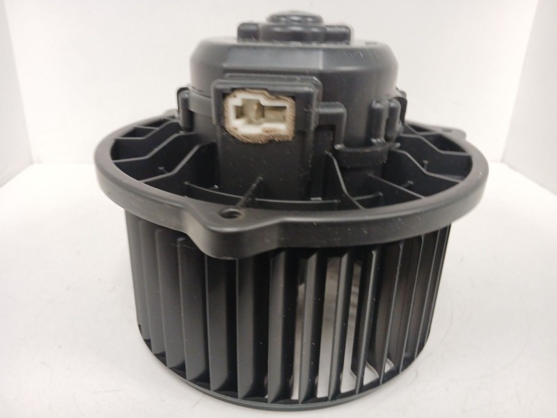 Recambio de motor calefaccion para kia stonic (yb) 1.2 cvvt referencia OEM IAM 97113H8000  