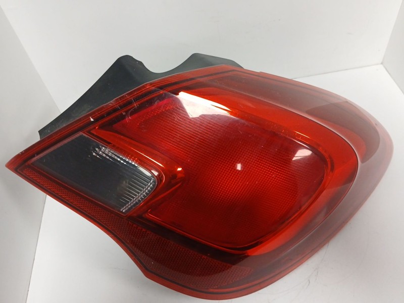 Recambio de piloto trasero derecho para opel corsa e (x15) 1.3 cdti (08, 68) referencia OEM IAM 39012628 460034366 