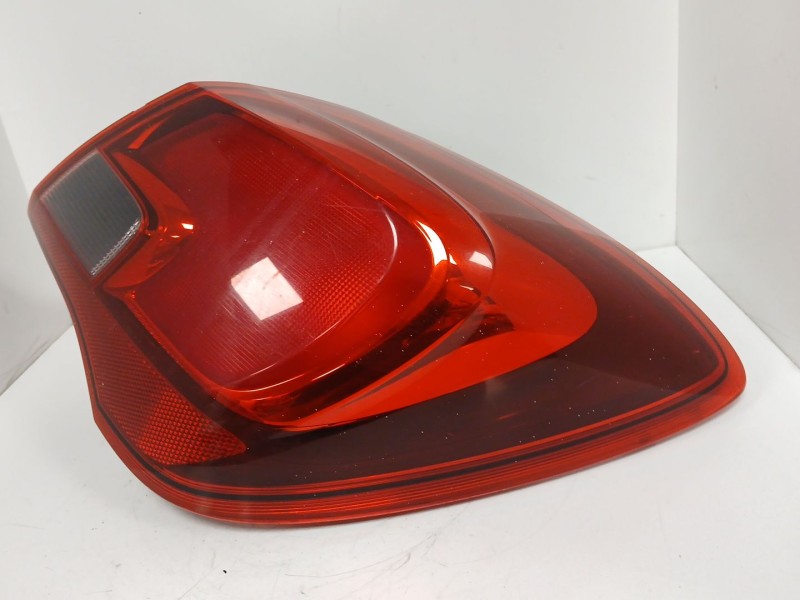 Recambio de piloto trasero derecho para opel corsa e (x15) 1.3 cdti (08, 68) referencia OEM IAM 39012628 460034366 