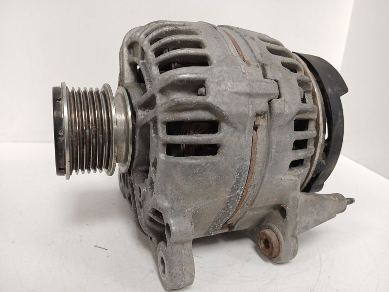 Recambio de alternador para seat leon (1p1) 2.0 tdi referencia OEM IAM 06F903023F 0124525091 