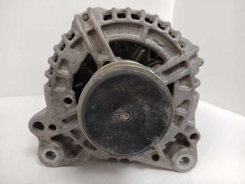 Recambio de alternador para seat leon (1p1) 2.0 tdi referencia OEM IAM 06F903023F 0124525091 